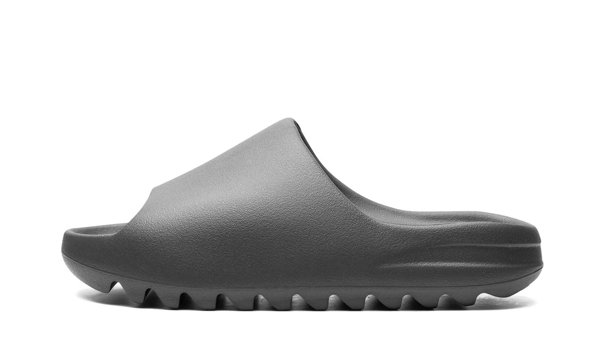YEEZY SLIDE DARK ONYX – ONE OF A KIND
