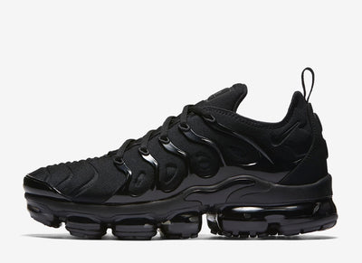 NIKE AIR VAPORMAX PLUS TRIPLE BLACK