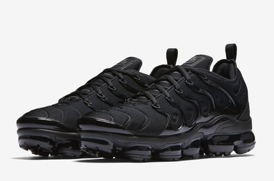 NIKE AIR VAPORMAX PLUS TRIPLE BLACK