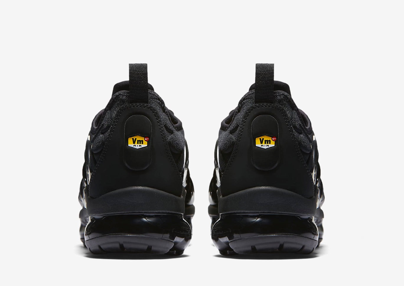 NIKE AIR VAPORMAX PLUS TRIPLE BLACK