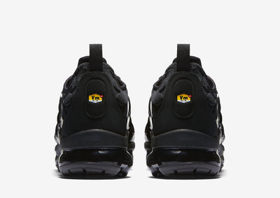 NIKE AIR VAPORMAX PLUS TRIPLE BLACK