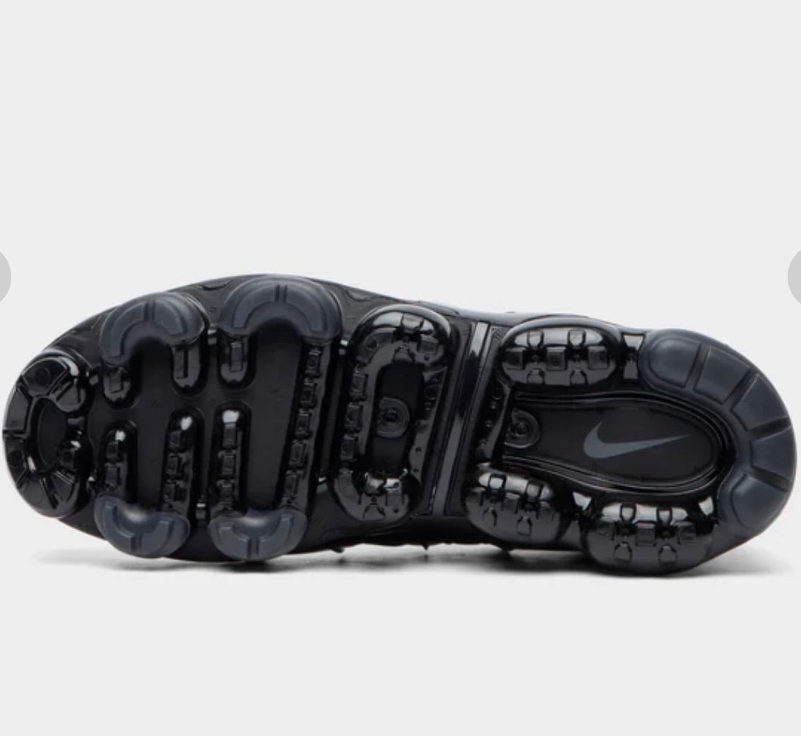NIKE AIR VAPORMAX PLUS TRIPLE BLACK