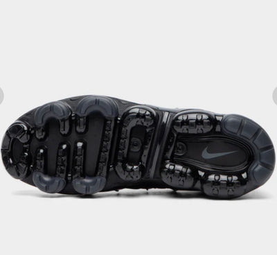 NIKE AIR VAPORMAX PLUS TRIPLE BLACK