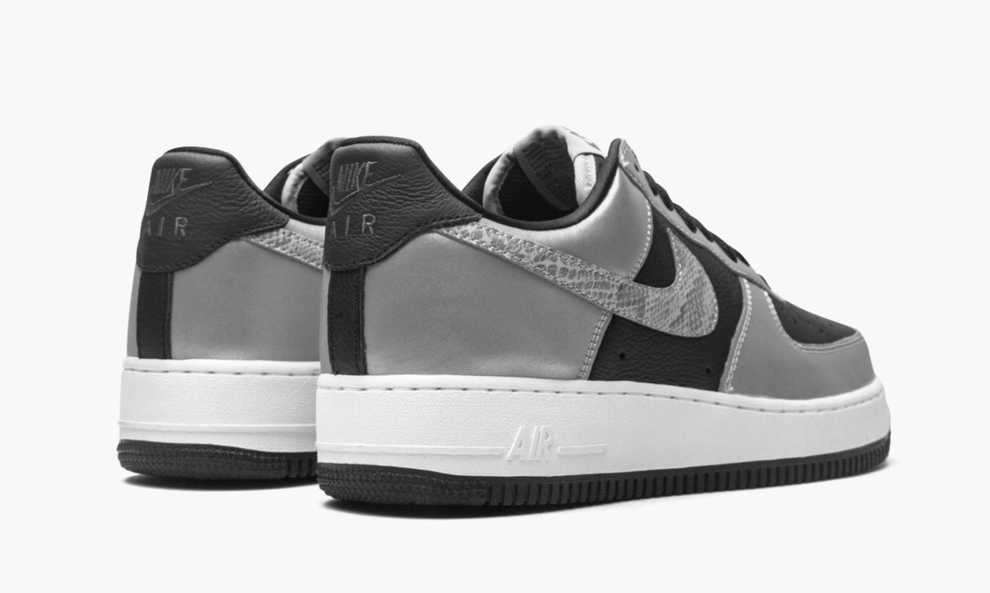CHAUSSURES NIKE AIR FORCE 1 LOW SILVER SNAKE DJ6033001