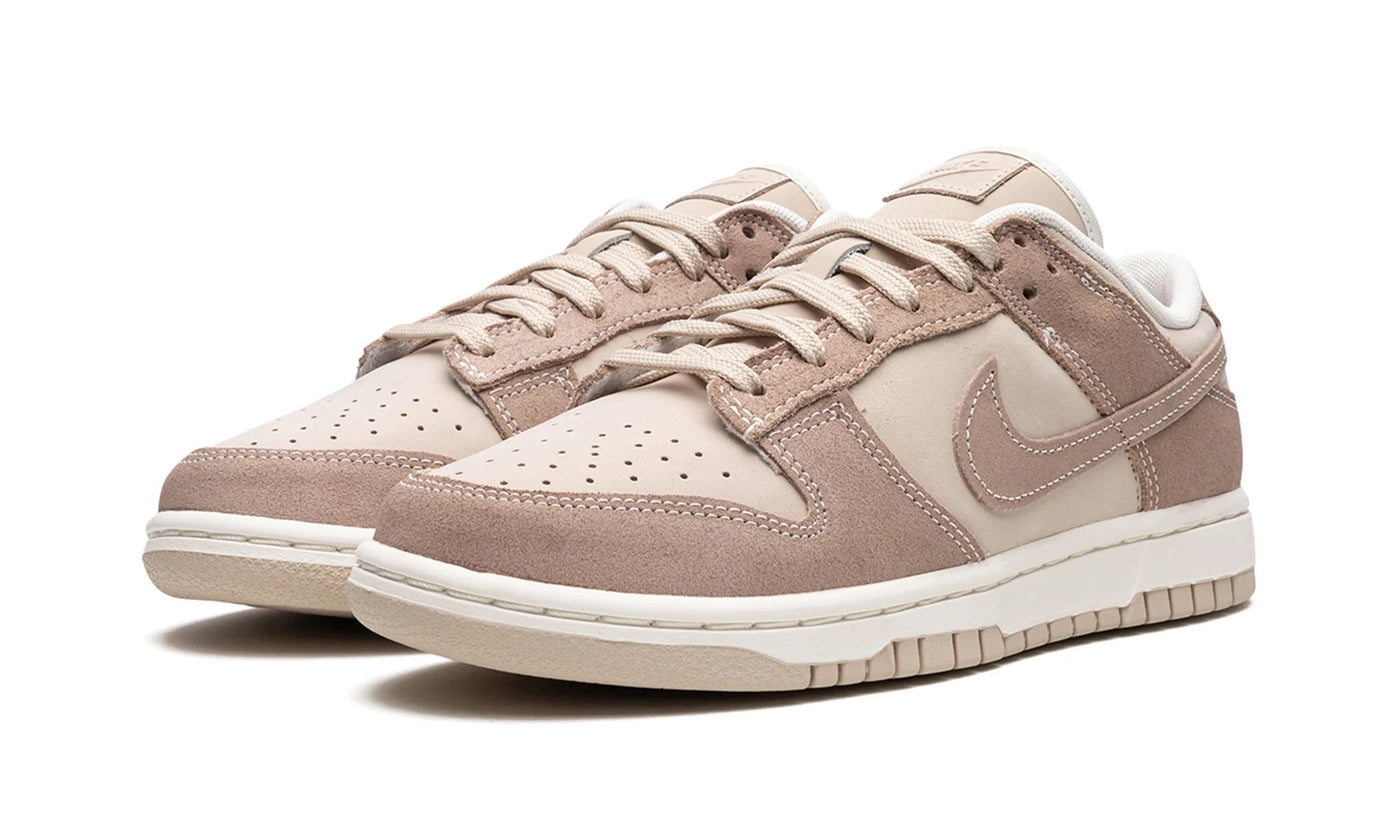 NIKE DUNK LOW SE SAND DRIFT (W)