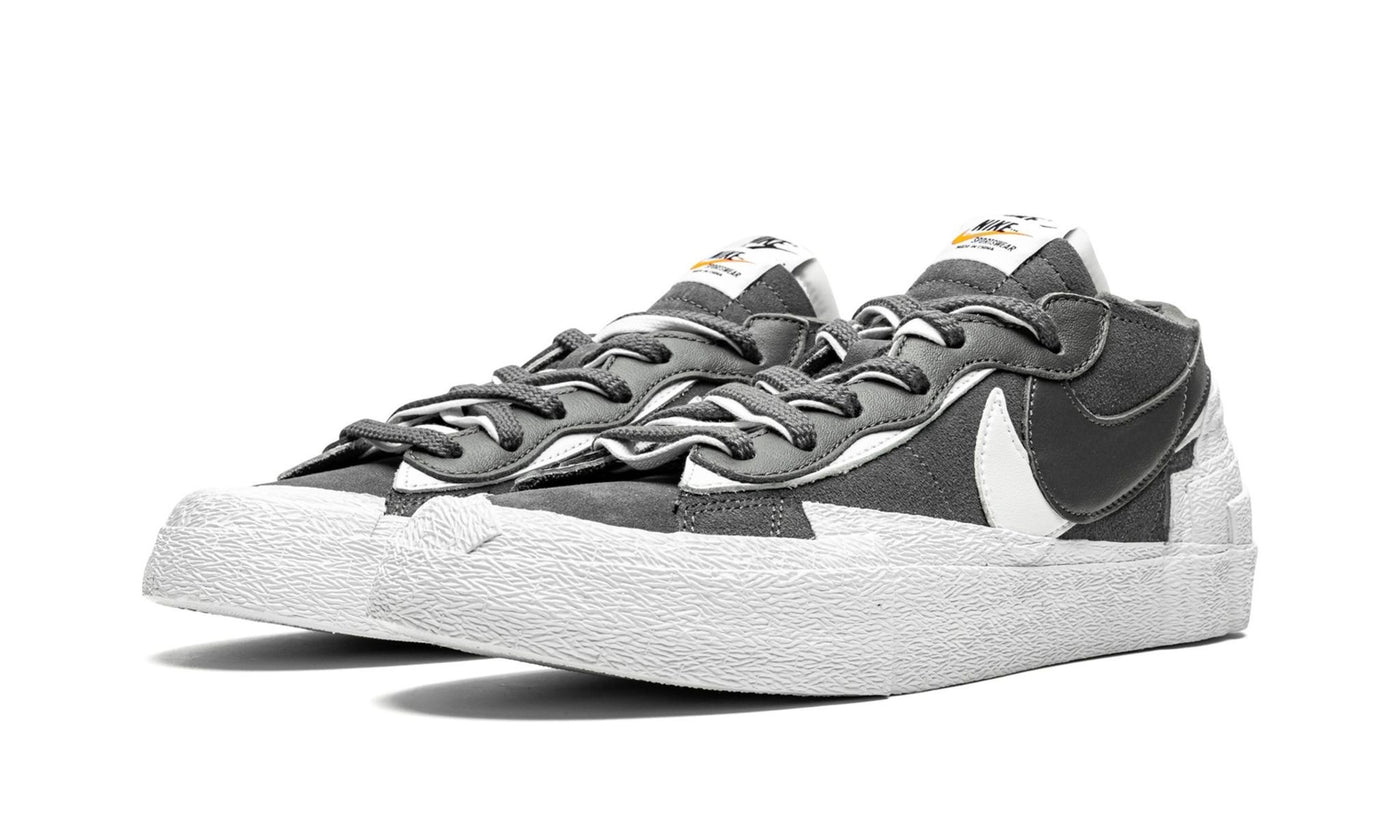 NIKE BLAZER LOW X SACAI GREY IRON/WHITE