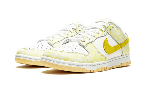 NIKE DUNK LOW YELLOW STRIKE