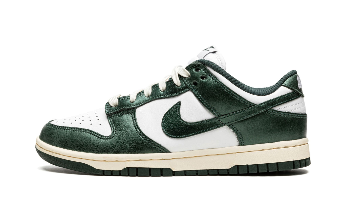 NIKE DUNK LOW VINTAGE GREEN (W)