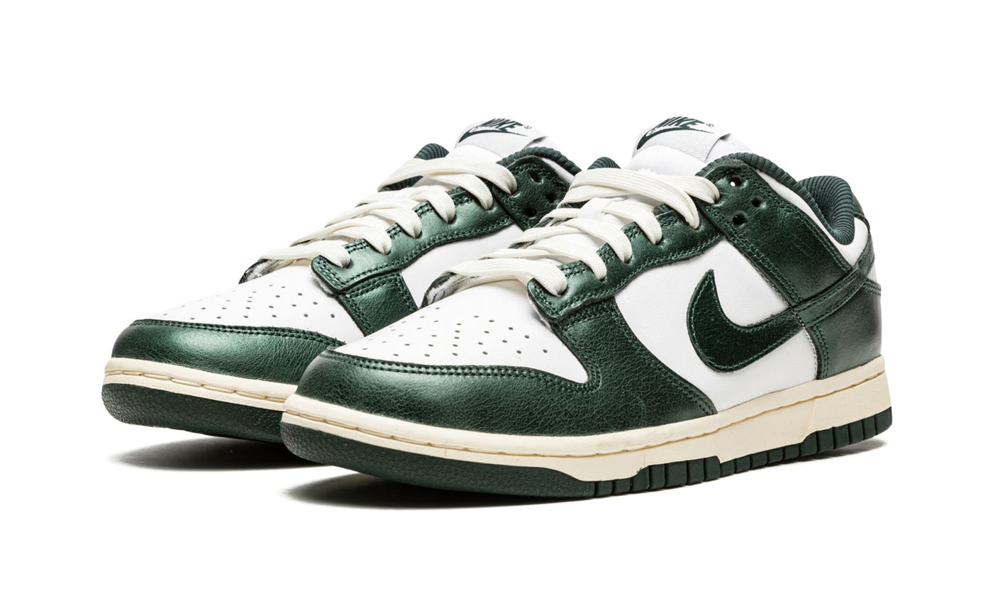 NIKE DUNK LOW VINTAGE GREEN (W)