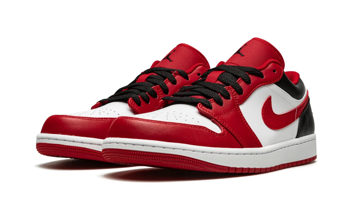 JORDAN 1 LOW BULLS