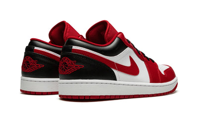 JORDAN 1 LOW BULLS