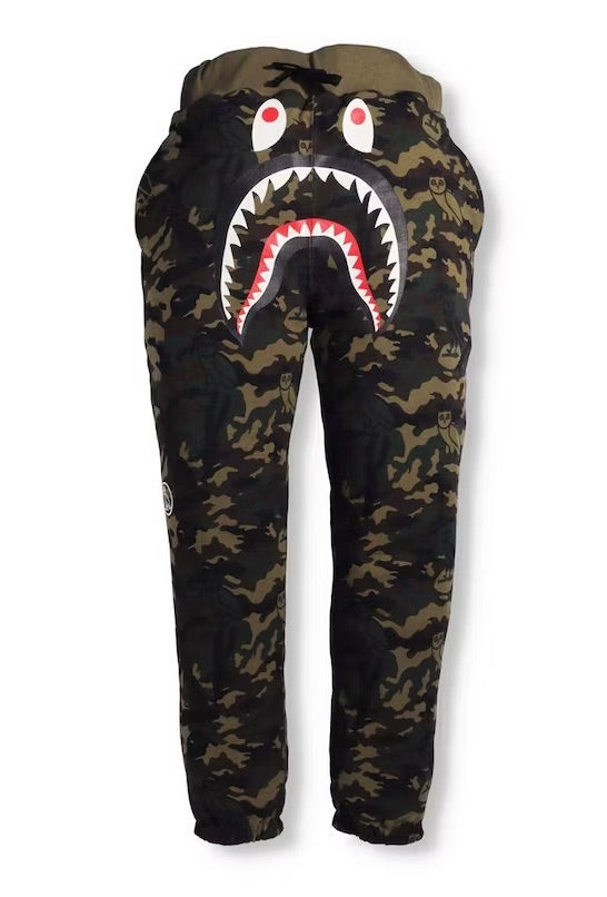 BAPE X OVO WOODLAND CAMO SHARK REVERSIBLE SWEATPANTS BLACK – ONE