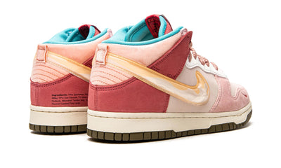 NIKE DUNK LOW SOCIAL STATUS STRAWBERRY MILK