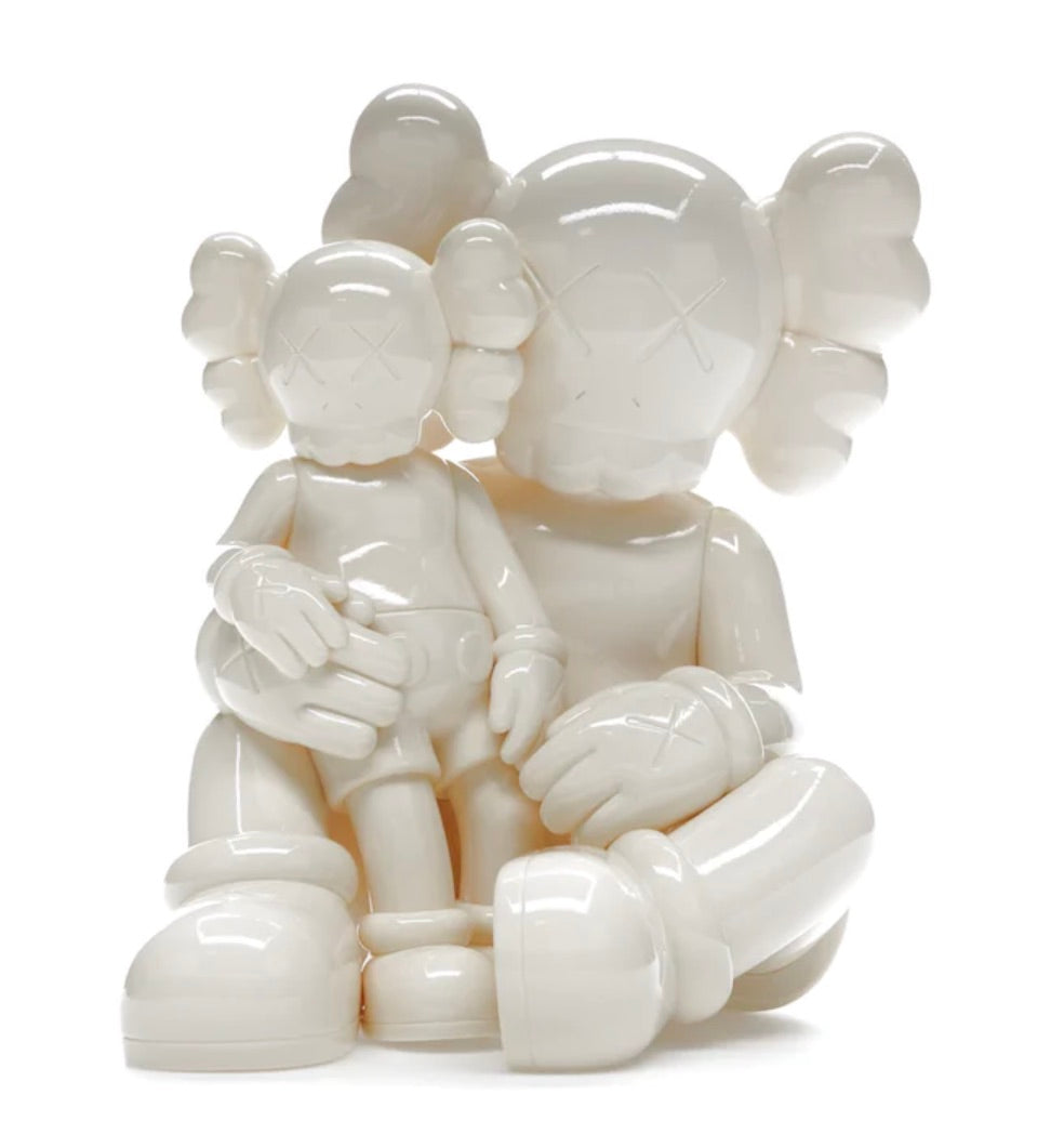 KAWS HOLIDAY CHANGBAI MOUNTAIN VINYL FIGIRE SNOWY WHITE