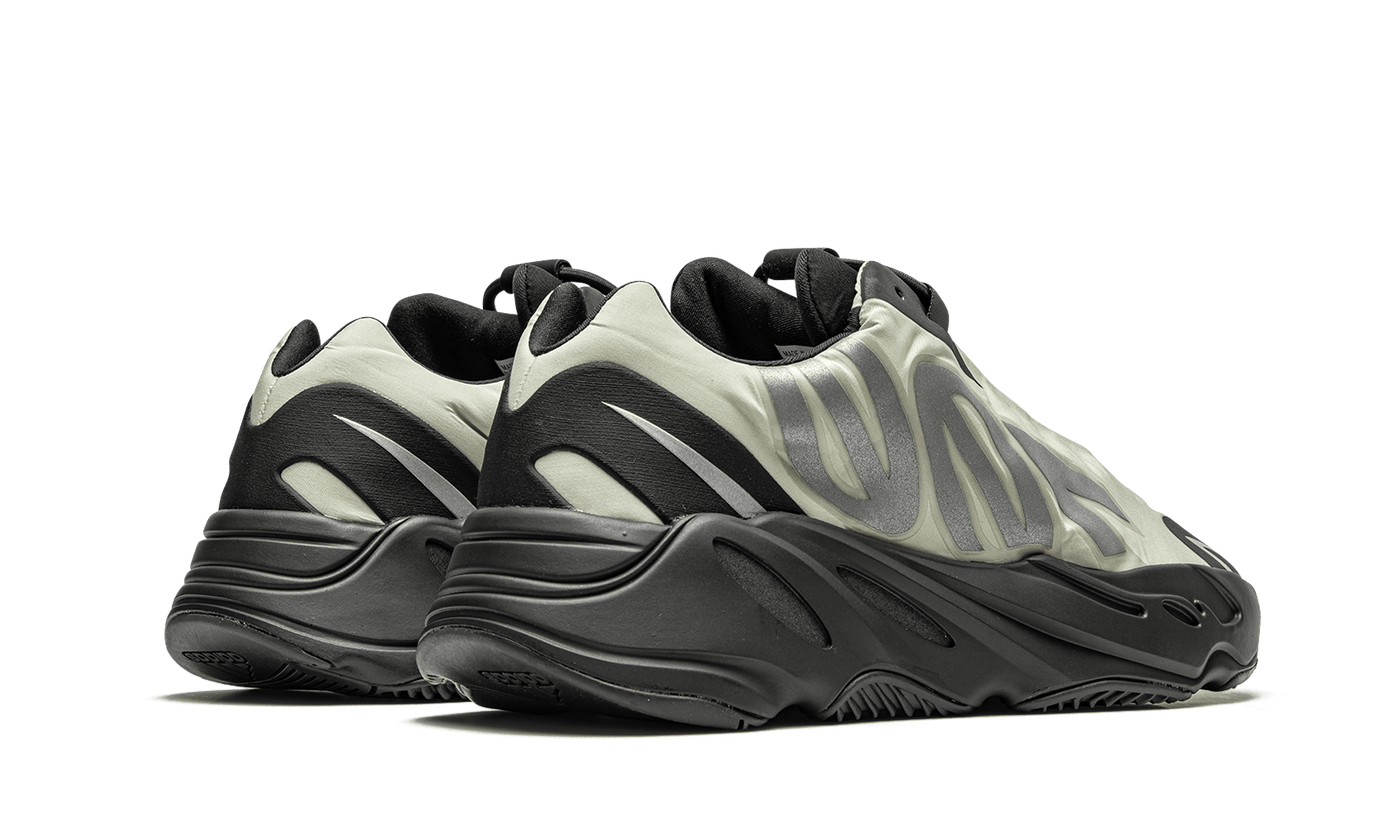 CHAUSSURES YEEZY YEEZY 700 MNVN BONE FY3729