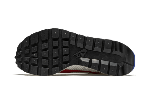 NIKE SHOES NIKE VAPORWAFFLE X SACAI SPORT FUCHSIA CV1363 100