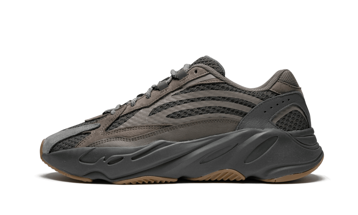 yeezy 700 mauve size 5.5