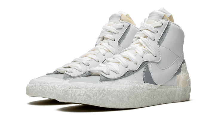 Nike sacai blazer mid white shop